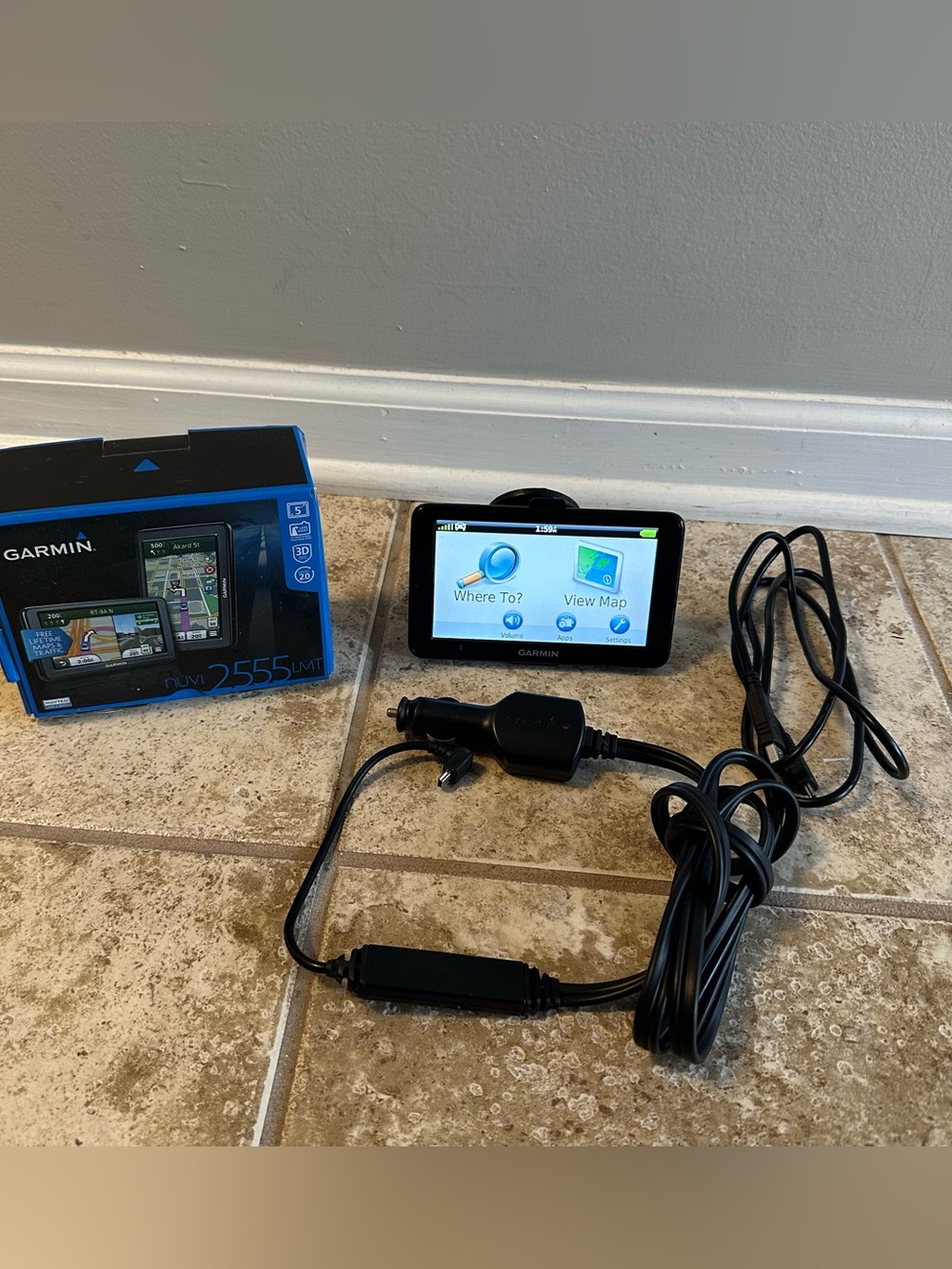 Garmin Nuvi 2555LMT 5” GPS Navigator with Lifetime Maps/Traffic
